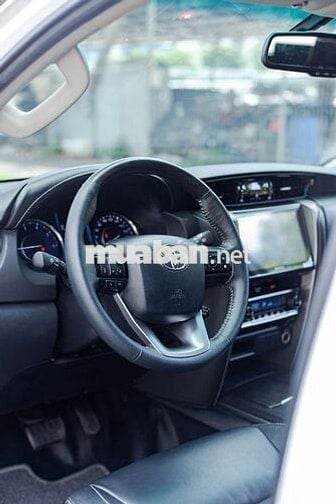 Toyota Fortuner 2.4L 4x2 AT 2022 trắng