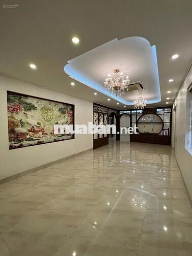 Biệt Thự Cho Thuê Nguyễn Thái Bình_ 10x18m_ Trệt 2 Lầu Sân Thượng.