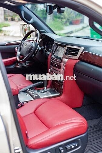 Lexus LX570 2014 màu vàng cát