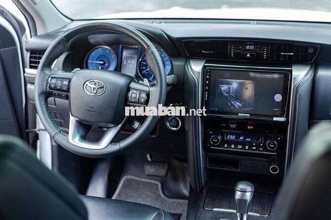 Toyota Fortuner 2.4L 4x2 AT 2022 trắng