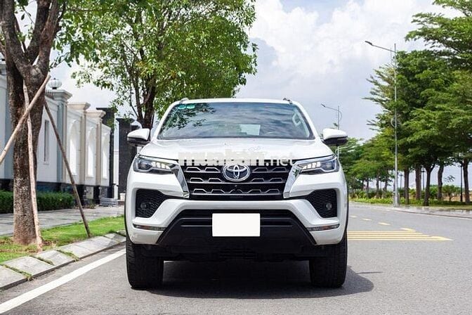 Toyota Fortuner 2.4L 4x2 AT 2022 trắng