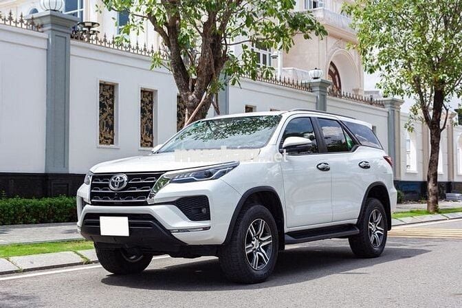 Toyota Fortuner 2.4L 4x2 AT 2022 trắng
