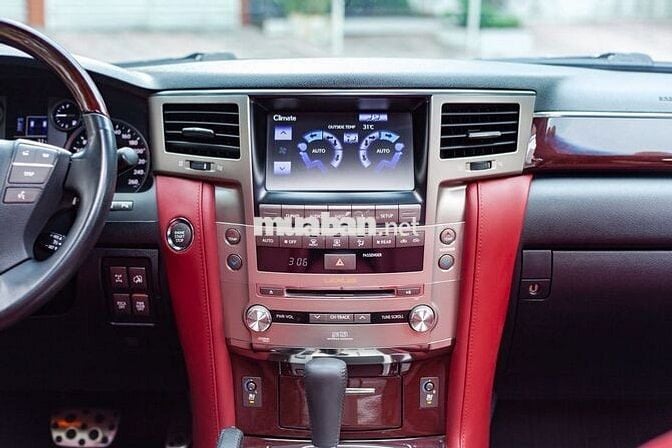 Lexus LX570 2014 màu vàng cát