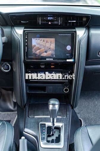 Toyota Fortuner 2.4L 4x2 AT 2022 trắng