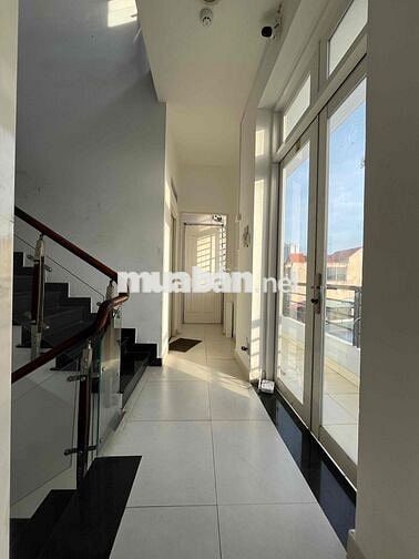 Đường số 4, mới, xe hơi rộng rãi, đối diện vạn phúc City