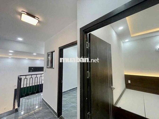 Nhà đẹp ngang 5m chỉ hơn 4 tỷ ngay Ngã tư ga Q12