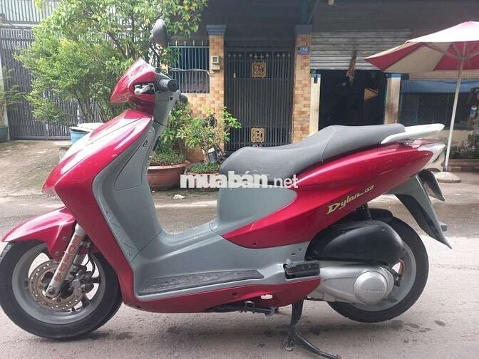 Honda dylan 150