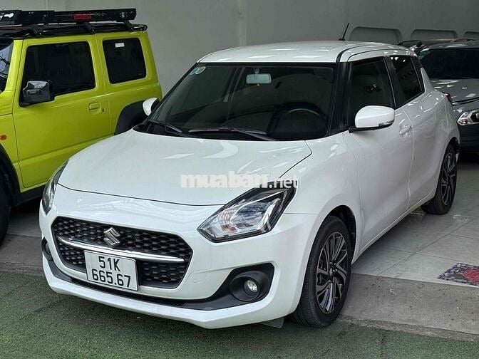 Suzuki Swift GLX 2023 màu trắng rất đẹp.