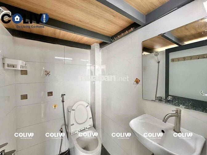 PHÒNG CÓ GÁC LỬNG BAN CÔNG VÀ CỬA SỔ TRỜI NGAY DƯƠNG QUẢNG HÀM