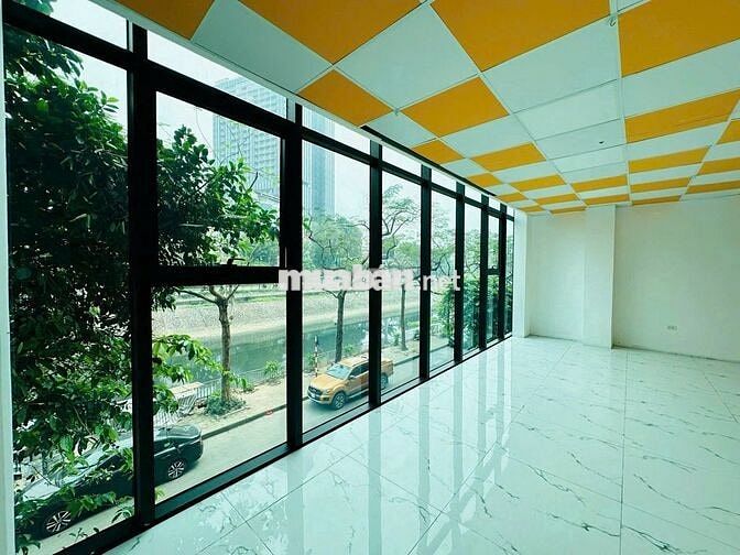 Cho thuê nhà mặt phố Nguyễn Khang, Dt 100m2 x 4 tầng 1 hầm mặt tiền 9m