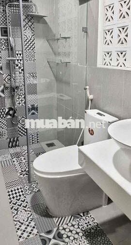 cho thuê nhà 2 tầng 2pn/2wc mặt tiền chu huy mân