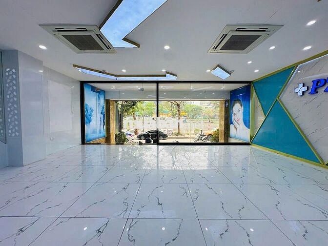 Cho thuê nhà mặt phố Nguyễn Khang, Dt 100m2 x 4 tầng 1 hầm mặt tiền 9m