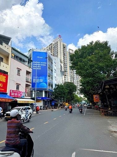 BÁN NHÀ MẶT TIỀN : 240 CAO THẮNG - P. 12 - Q. 10 - TPHCM.