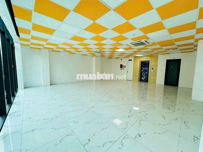 Cho thuê nhà mặt phố Nguyễn Khang, Dt 100m2 x 4 tầng 1 hầm mặt tiền 9m
