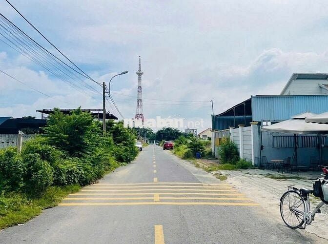 Đất làm nhà vườn 200m2 ngay Thị trấn Củ Chi. Đường Huỳnh Văn Cọ 8m