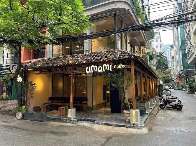 MÌNH NHƯỢNG LẠI QUÁN CAFE LÔ GÓC MẶT TIỀN 15M KHU HUỲNH THÚC KHÁNG