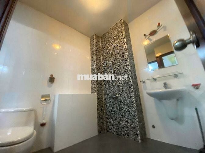 Cho Thuê Nhà Đường Trần Quý Khách, Quận 1 ( 4x18m - 3 lầu )