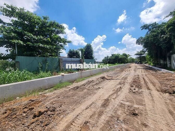 Mặt tiền sông Sài Gòn, 865m2 có 300m2 thổ cư sát KDL Cánh Đồng Hoa