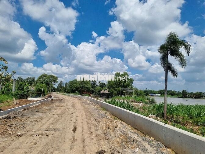 Mặt tiền sông Sài Gòn, 865m2 có 300m2 thổ cư sát KDL Cánh Đồng Hoa