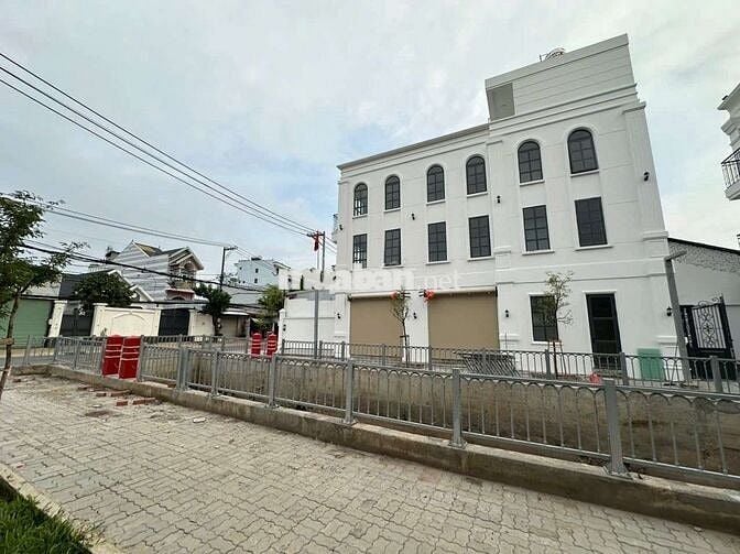 Cho thuê nhà mặt tiền bà triệu căn góc tiện ích đầy đủ
