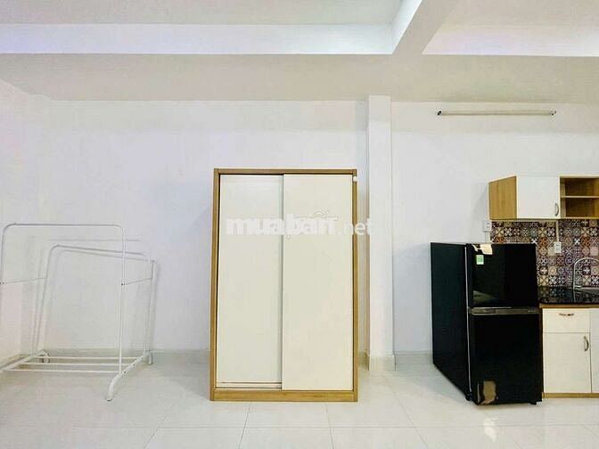Phòng hơn 30m2 full nội thất Trần Văn Đang Quận 3 giáp CMT8 Quận 10