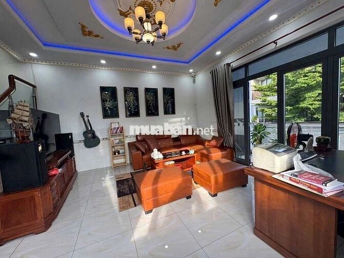Cho thuê nhà căn góc gần ủy ban Phú Mỹ