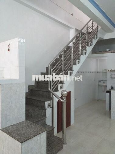 Nhà nguyên căn hẽm 3 gác cho thuê