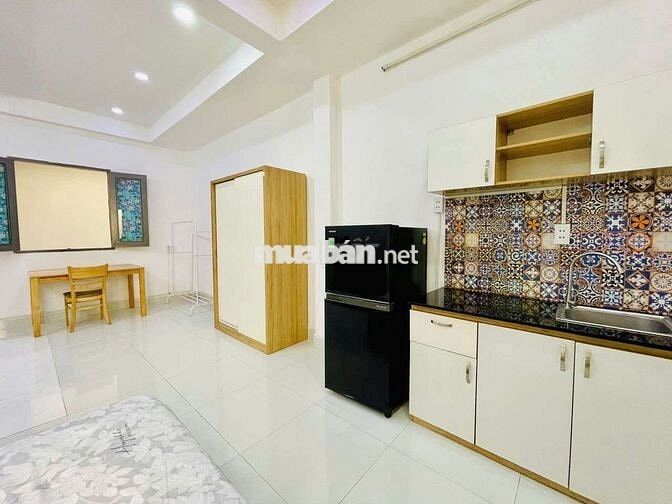 Phòng hơn 30m2 full nội thất Trần Văn Đang Quận 3 giáp CMT8 Quận 10