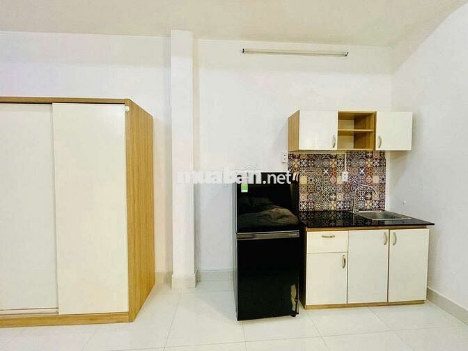 Phòng hơn 30m2 full nội thất Trần Văn Đang Quận 3 giáp CMT8 Quận 10