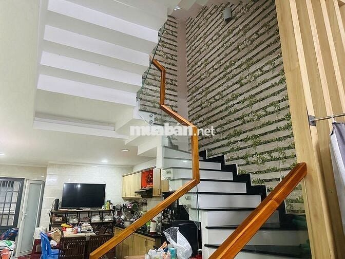 Nhà kiệt 3 tầng trung tâm, 4 phòng ngủ, cách đường Huỳnh Ngọc Huệ 20m