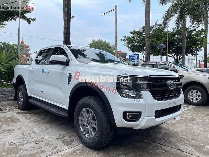 Ford Ranger XLS 2.0L 4x2 AT 2025 -  HT Vay LS Thấp