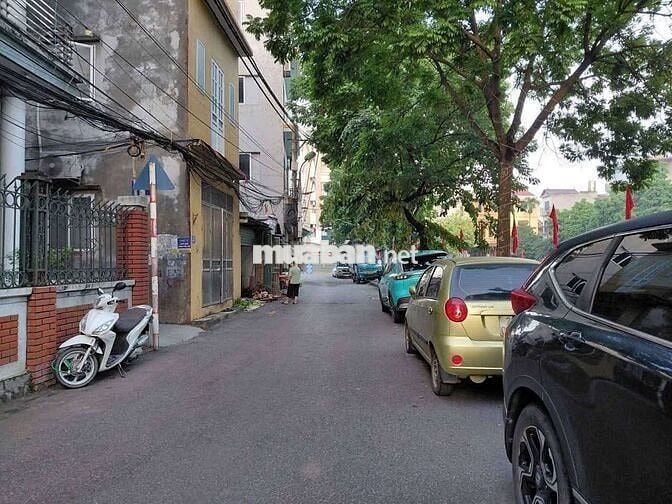 ĐẤT PHÂN LÔ ÔTÔ CHẠY VÒNG QUANH