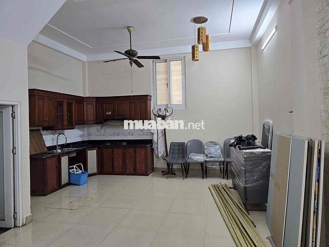 Cho thuê nhà 4  tầng diện tích 60 m gồm 4  phòng ngủ tại 374 âu cơ