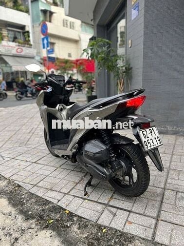 Gia đình bán xe Vario còn zin, mới