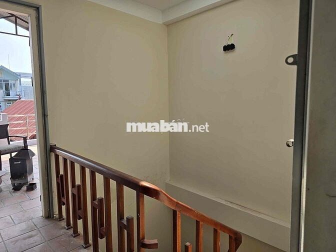 Cho thuê nhà 4  tầng diện tích 60 m gồm 4  phòng ngủ tại 374 âu cơ