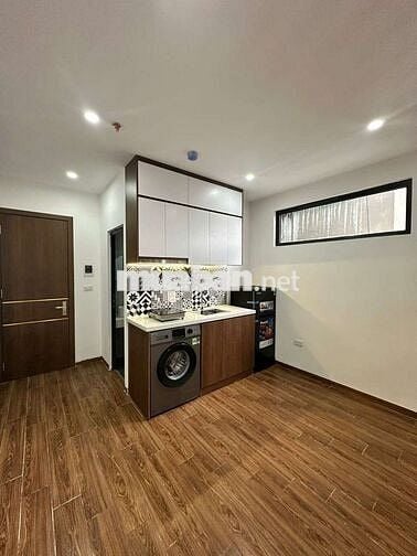 Phòng ngay gần Tây Hồ có ban công cực thoáng và nội thất siêu xịn