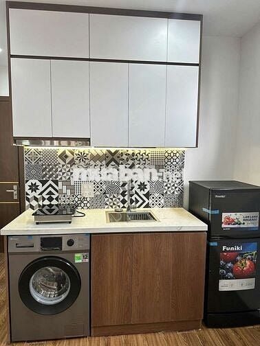 Phòng ngay gần Tây Hồ có ban công cực thoáng và nội thất siêu xịn