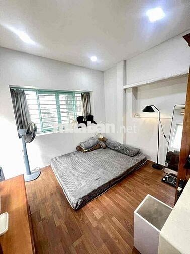 Tập thể Lò Đúc, lô góc 3 thoáng, 2 ngủ 2wc tầng 2, ban công rộng 60m2