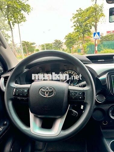 Toyota Hilux 2021 2.4E 4x2 AT xe đẹp nhất Thủ ĐôHn