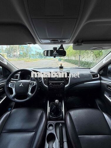 Mitsubishi Pajero Sport 2019 số sàn máy dầu 1 chủ