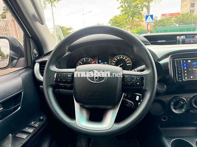 Toyota Hilux 2021 2.4E 4x2 AT xe đẹp nhất Thủ ĐôHn