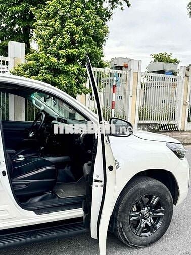 Toyota Hilux 2021 2.4E 4x2 AT xe đẹp nhất Thủ ĐôHn
