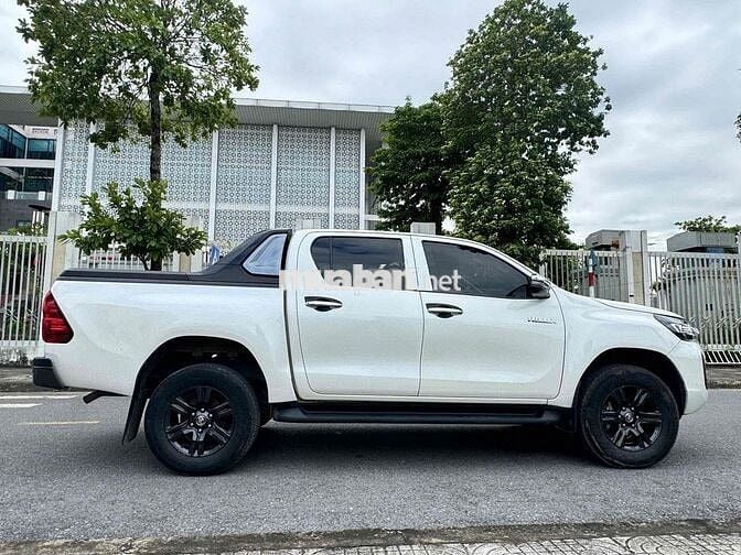Toyota Hilux 2021 2.4E 4x2 AT xe đẹp nhất Thủ ĐôHn