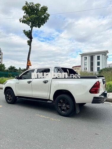 Toyota Hilux 2021 2.4E 4x2 AT xe đẹp nhất Thủ ĐôHn