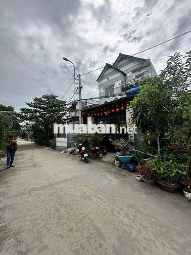 Nhà 1lau Bình Chánh sổ hồng hoàn công hẻm xe tải 8m giá 3ty2 TL