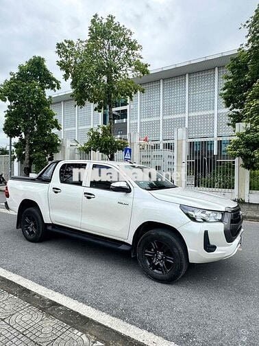 Toyota Hilux 2021 2.4E 4x2 AT xe đẹp nhất Thủ ĐôHn