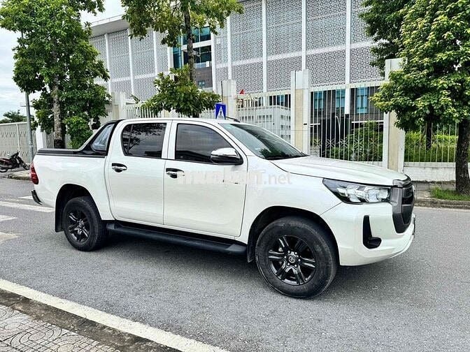 Toyota Hilux 2021 2.4E 4x2 AT xe đẹp nhất Thủ ĐôHn