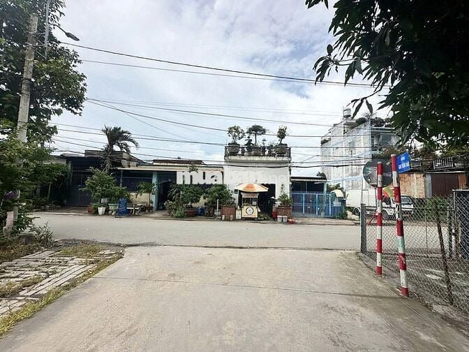 Nhà 1lau Bình Chánh sổ hồng hoàn công hẻm xe tải 8m giá 3ty2 TL