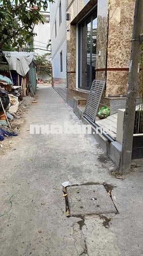 bán nhà cấp 4 , 1trệt 1lầu 2 pn 2wc hẻm 2m2