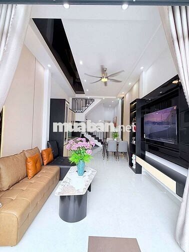 Nhà Đẹp 2 tầng Lê Thạch, ngay cổng Bến Xe Trung Tâm